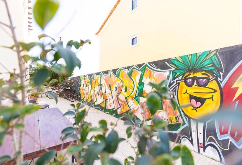 스탠다드 4인용 룸 공용 욕실, Pineapple Surf House