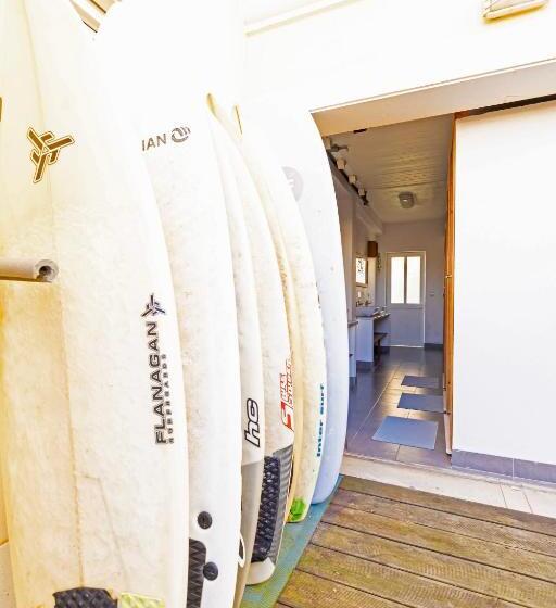 스탠다드 4인용 룸 공용 욕실, Pineapple Surf House