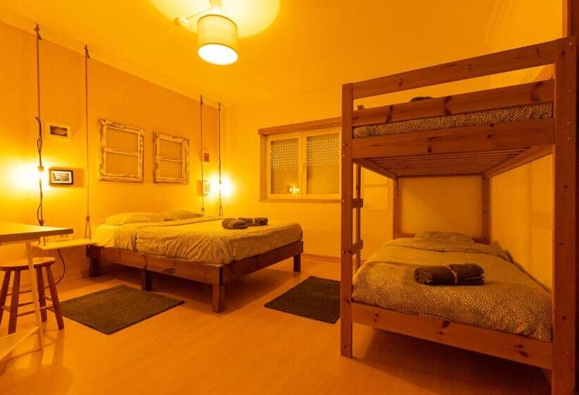 스탠다드 4인용 룸 공용 욕실, Pineapple Surf House