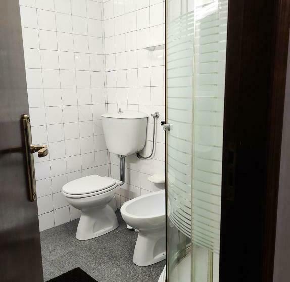 اتاق استاندارد سه نفره, Alojamento Local Tamega