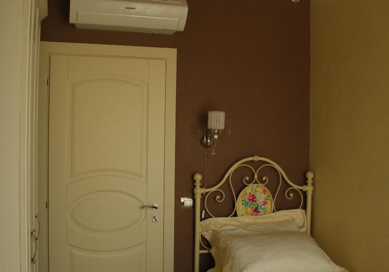 اتاق لوکس یک تخته, Daphnae House