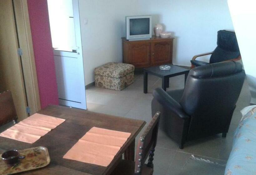 침실 1개 아파트, Ti Marquitas