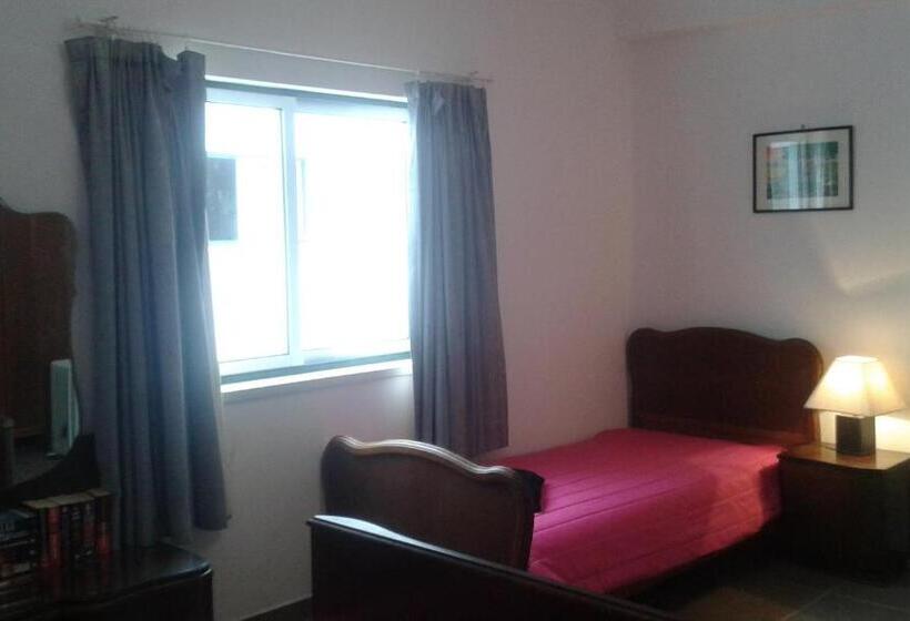 ３ベッドルームアパートメント, Ti Marquitas