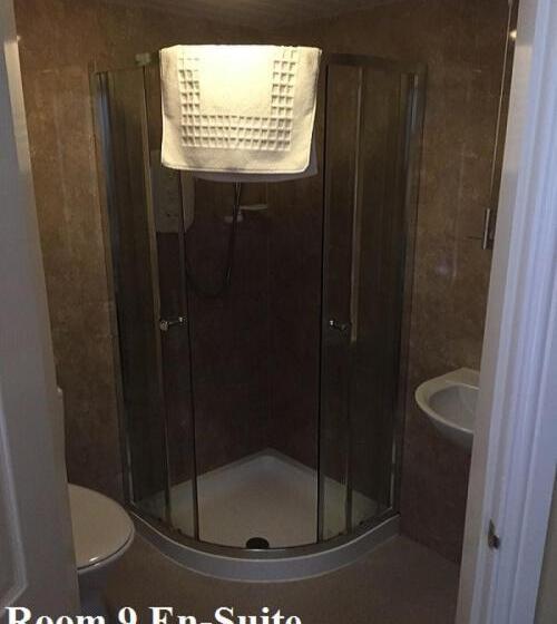 غرفة عائلية, The Arches Guest House