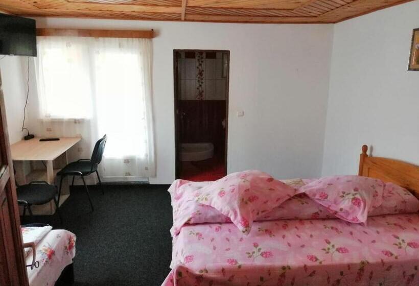 Quarto Triplo Standard com Balcão, Casa Dorina