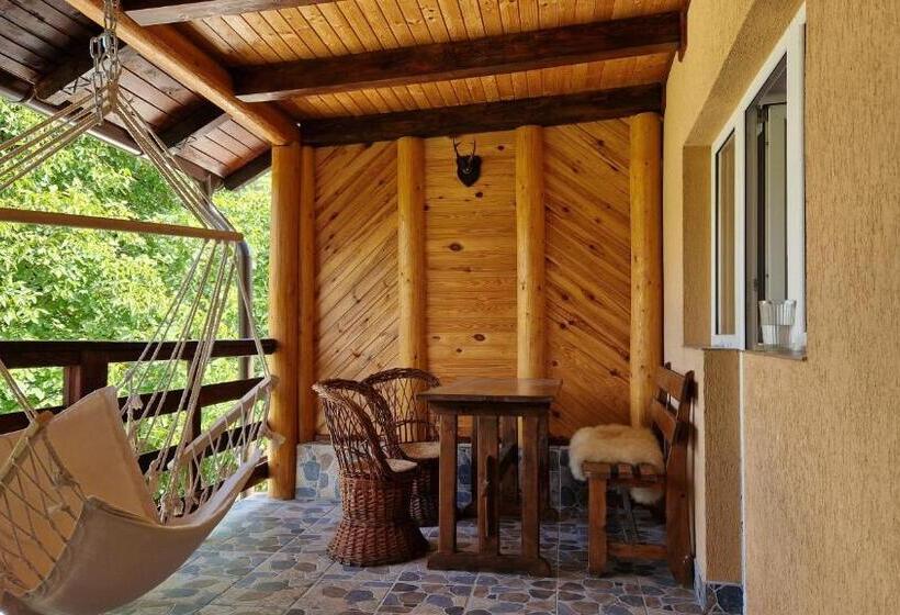 Quarto Triplo Standard com Balcão, Casa Dorina