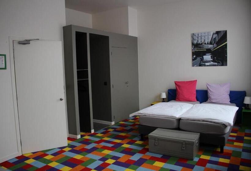 חדר סטנדרט לשלושה, Funkey