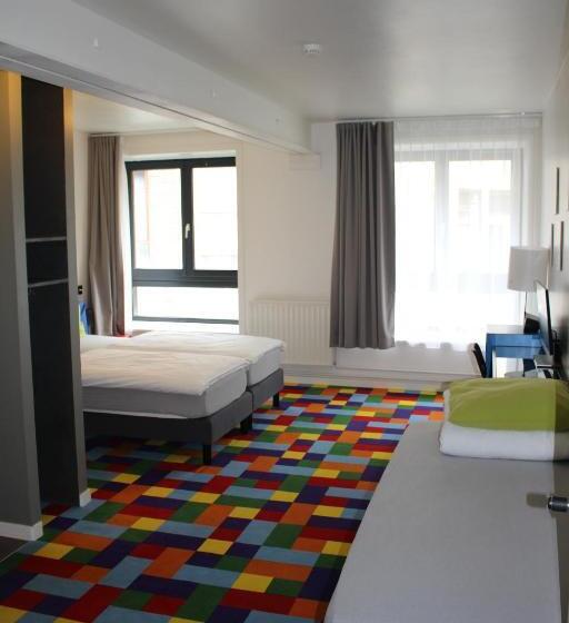 חדר סטנדרט לשלושה, Funkey