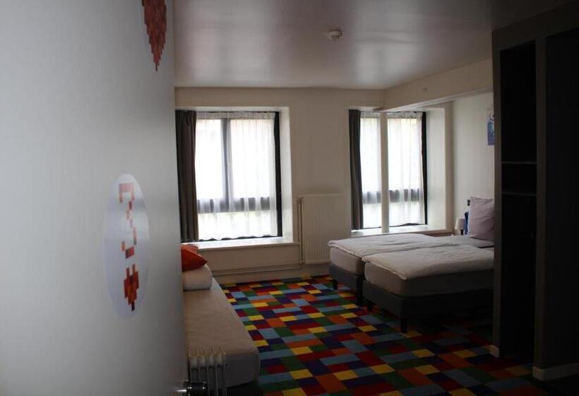 חדר סטנדרט לשלושה, Funkey