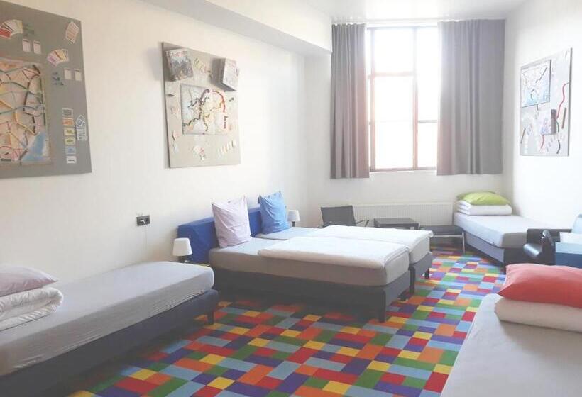 חדר משפחתי, Funkey