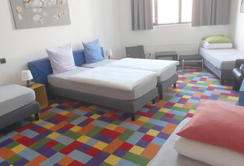 חדר משפחתי, Funkey