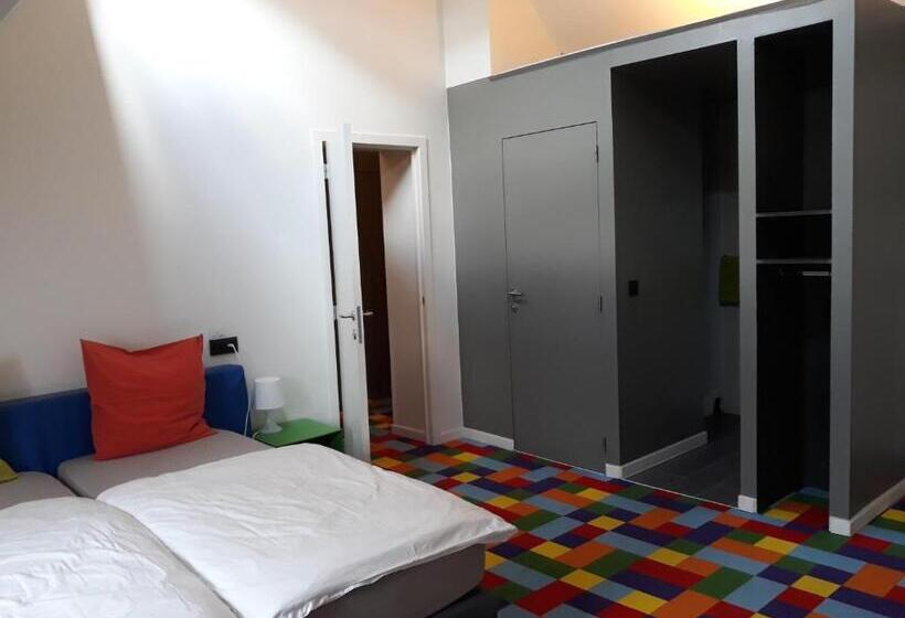 סוויטה משפחתית, Funkey