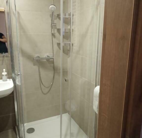 四人标准间, Penzion A Restaurace V Háji