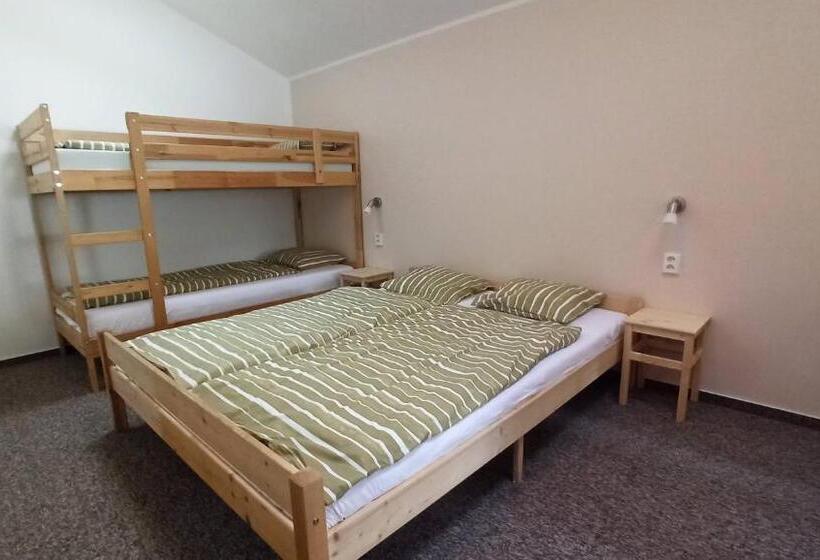 家庭间, Penzion A Restaurace V Háji