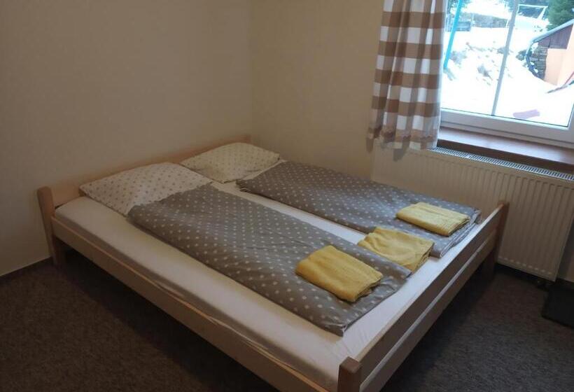 四人标准间, Penzion A Restaurace V Háji