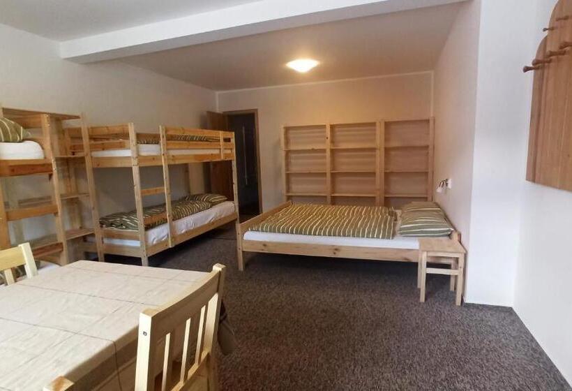 家庭间, Penzion A Restaurace V Háji