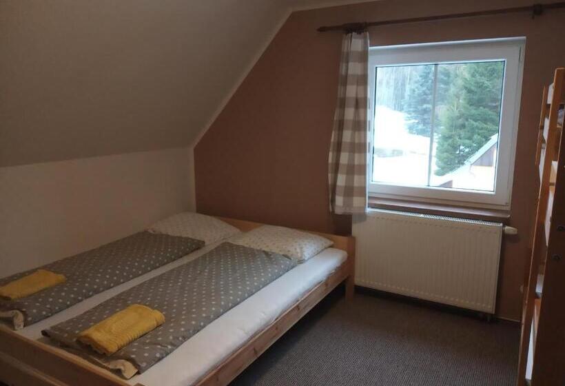 四人标准间, Penzion A Restaurace V Háji