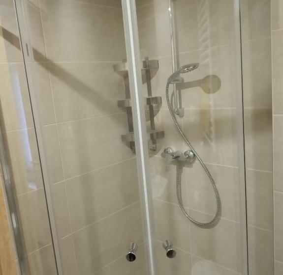 标准三人间, Penzion A Restaurace V Háji