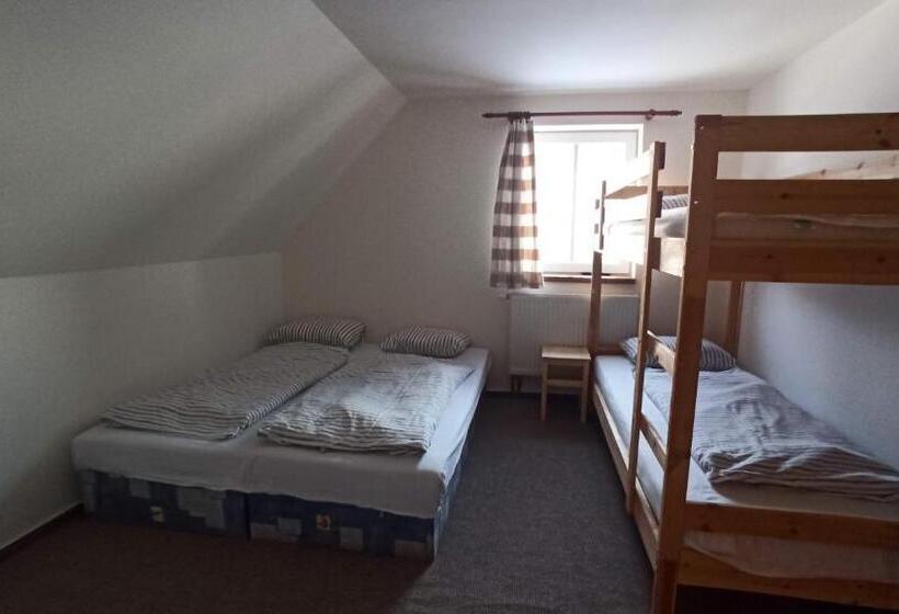 家庭间, Penzion A Restaurace V Háji