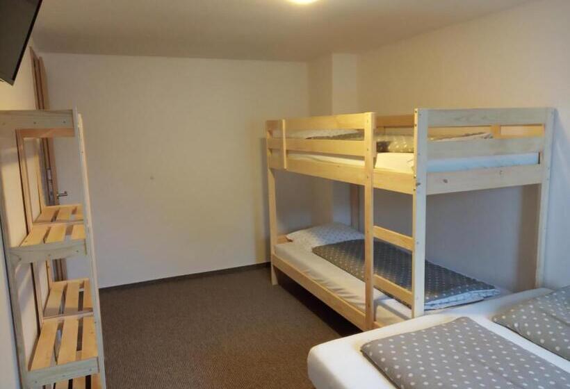 四人标准间, Penzion A Restaurace V Háji