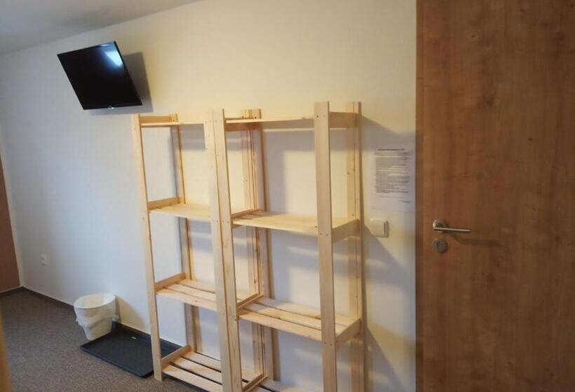 四人标准间, Penzion A Restaurace V Háji