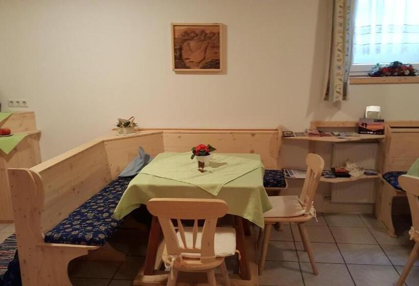 Номер Deluxe, Sägehof