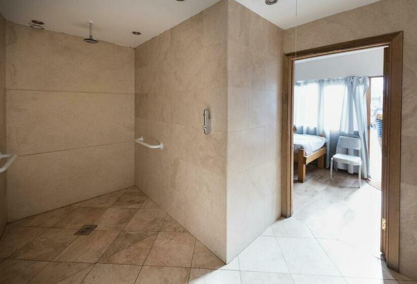 스탠다드 룸, The Full Moon Backpackers