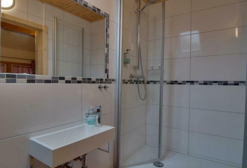 غرفة كلاسيكية رباعية, Zur Grossen Tanne