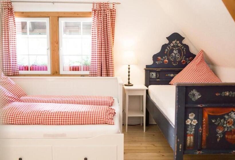 غرفة كلاسيكية رباعية, Zur Grossen Tanne