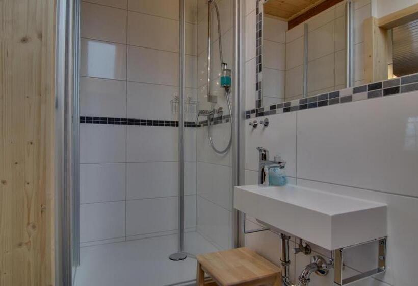 غرفة كلاسيكية ثلاثية, Zur Grossen Tanne