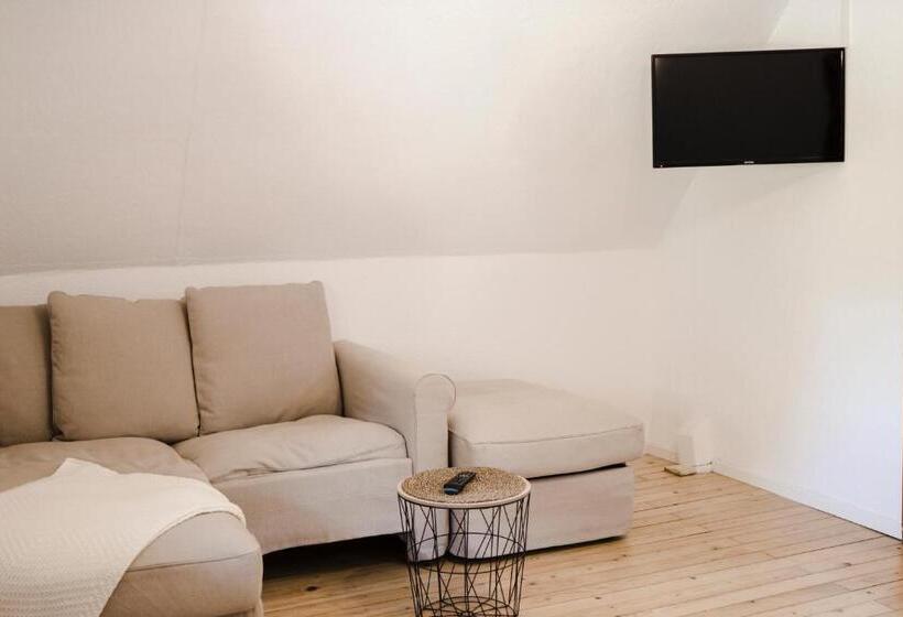 غرفة كلاسيكية ثلاثية, Zur Grossen Tanne