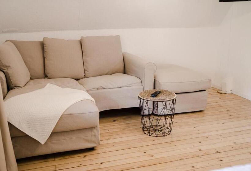 غرفة كلاسيكية ثلاثية, Zur Grossen Tanne