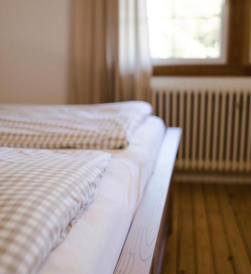 غرفة كلاسيكية ثلاثية, Zur Grossen Tanne