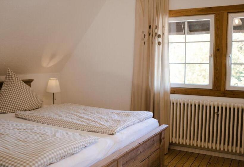 غرفة كلاسيكية ثلاثية, Zur Grossen Tanne