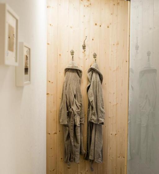 غرفة قياسية رباعية, Zur Grossen Tanne