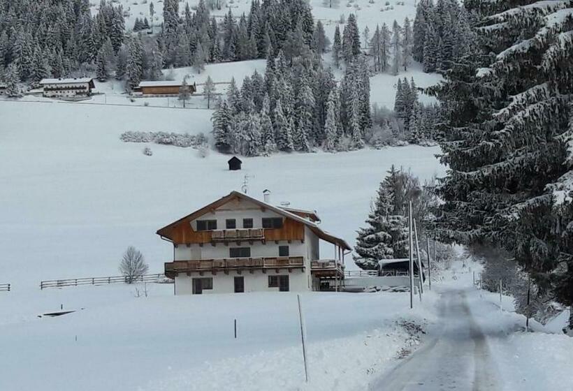 דירת חדר, Peterlan Hof