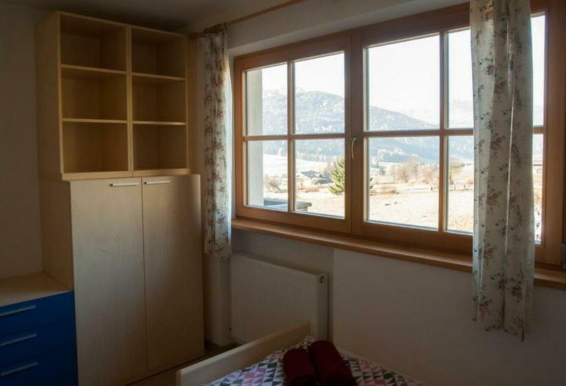 דירת חדר, Peterlan Hof