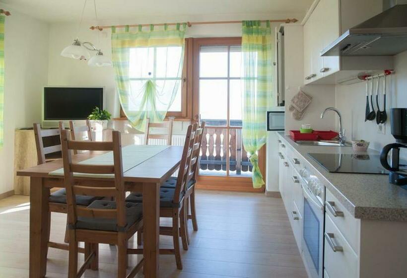 דירת חדר, Peterlan Hof