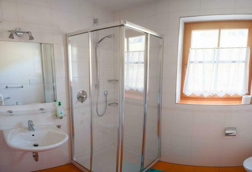 דירת חדר, Peterlan Hof