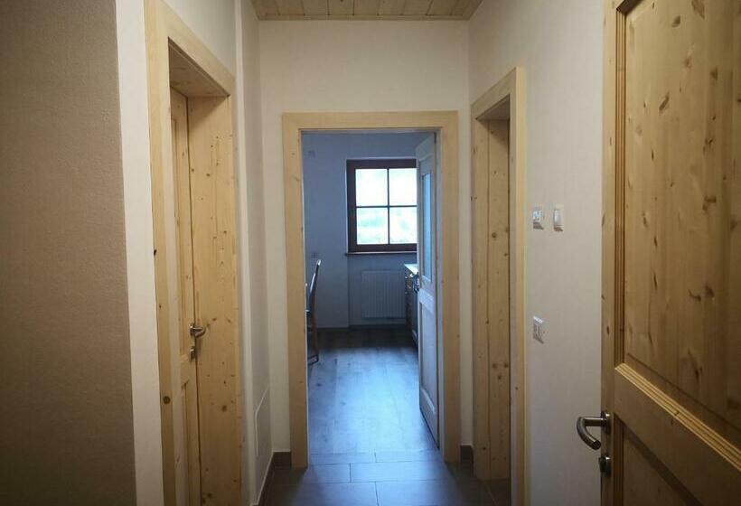 דירת שני חדרים, Peterlan Hof