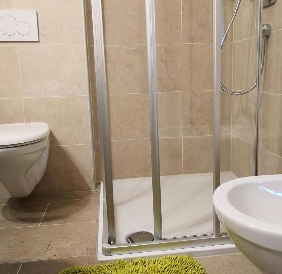 דירת שני חדרים, Peterlan Hof