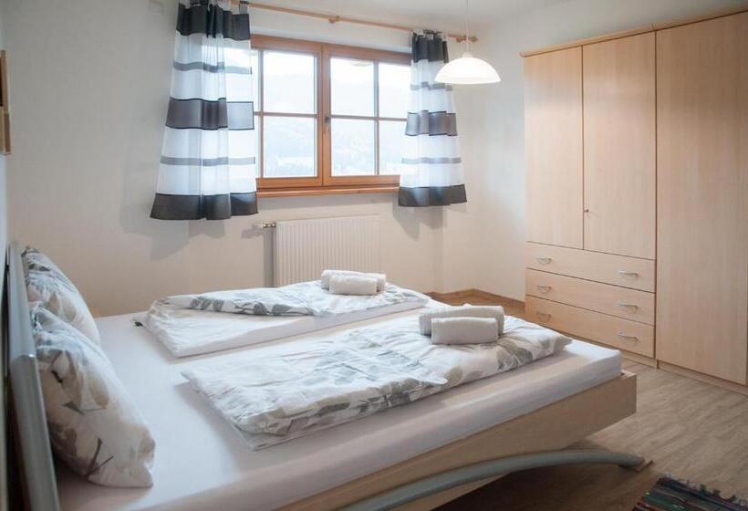 דירת שני חדרים, Peterlan Hof