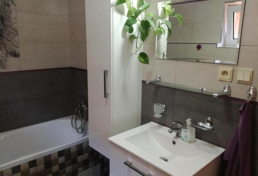 패밀리 주니어 스위트, Privát U Zdenky