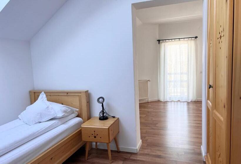 חדר קומפורט לשלושה, Villa Nova