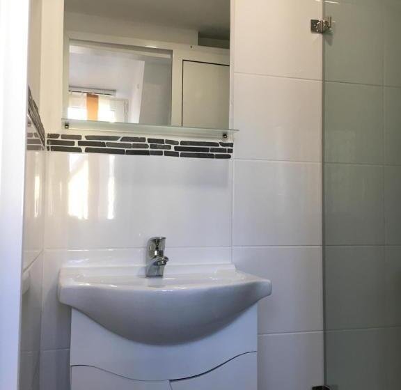 اتاق استاندارد سه نفره, Pension Haus Baron 2 Friedrichsfeld