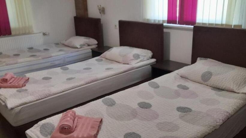 חדר אקונומי לארבעה, Pension Haus Baron 2 Friedrichsfeld