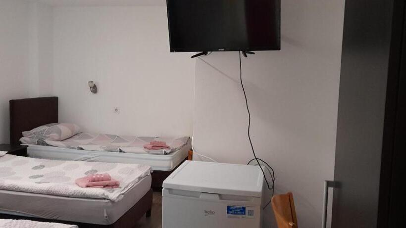 חדר אקונומי לארבעה, Pension Haus Baron 2 Friedrichsfeld