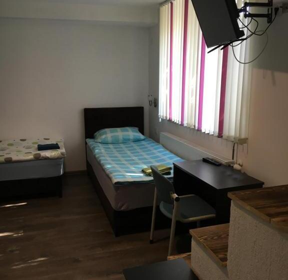 اتاق استاندارد سه نفره, Pension Haus Baron 2 Friedrichsfeld