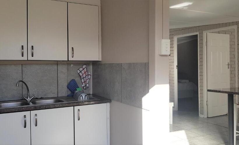 סוויטה משפחתית, Kelzane Self Catering