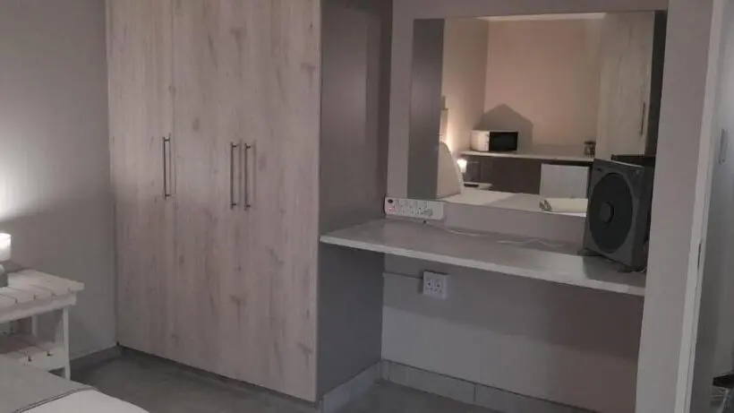 エコノミールーム, Kelzane Self Catering
